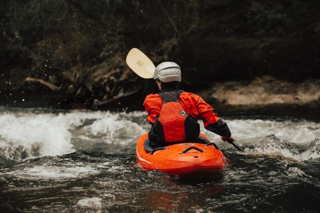 a small kayak to show agile development vs waterfall for new startups and founders.